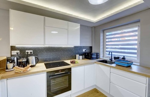Rugby House | Stylish 2 bed house with parking in rugby