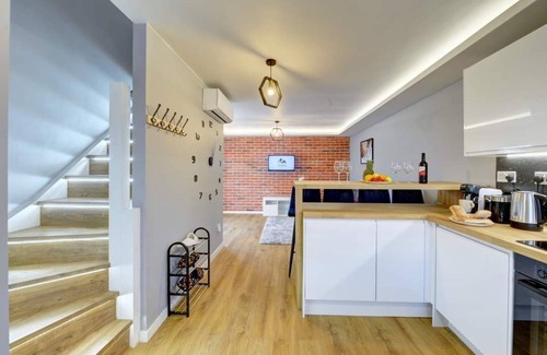 Rugby House | Stylish 2 bed house with parking in rugby