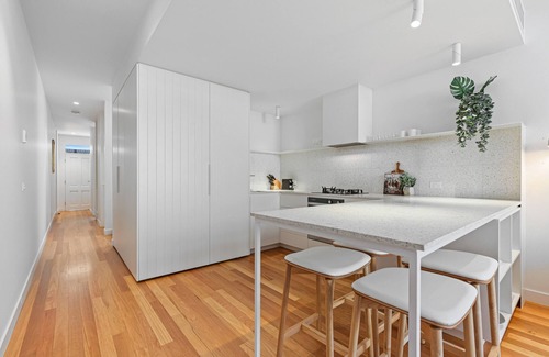 Carlton South House | Stylish 2-bed Victorian Terrace in Carlton