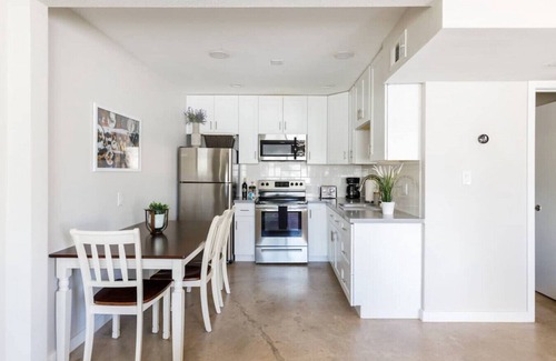 Camelback East Condo | Stylish 2 Bedroom Camelback