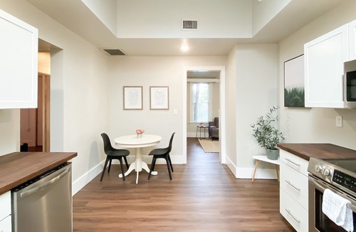 Downtown Vancouver House | Stylish 2-bedroom Home in Downtown Vancouver