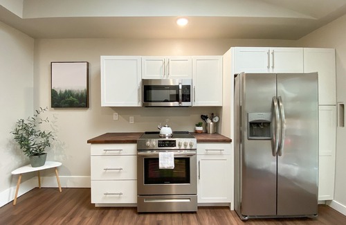 Downtown Vancouver House | Stylish 2-bedroom Home in Downtown Vancouver