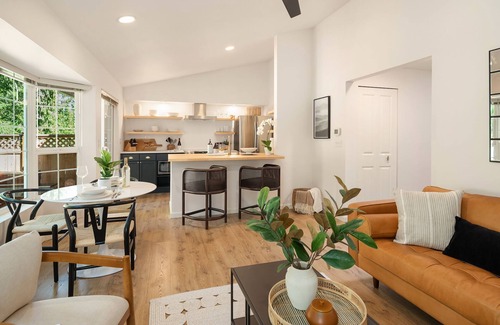 Redmond House | Stylish 2 Bedroom Home Close to DT Kirkland & Redmond!