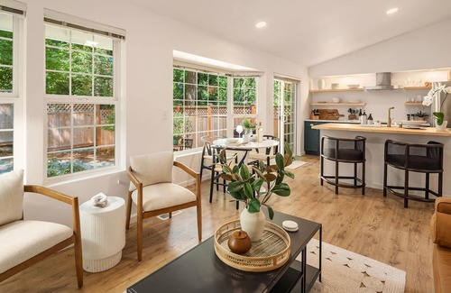 Redmond House | Stylish 2 Bedroom Home Close to DT Kirkland & Redmond!