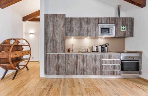 Calheta House | Stylish 2 Bedroom Stone House On Ocean Front In São Jorge, Azores (Belo Surf)