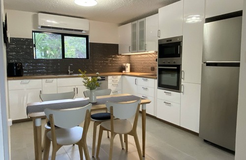 West End Apartment | Stylish 2 bedroom unit convenient location, West End