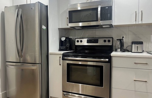 Northeast Edmonton House | Stylish 2 BR Suite + Free Parkingn5 mins from highway, Cinema & Town Centre
