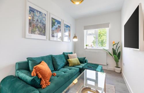 Plumstead Apartment | Stylish 2 x Double Bed Apt in Woolwich London