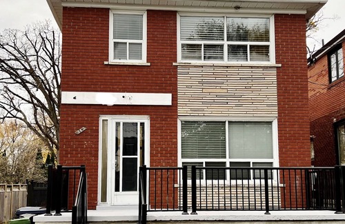 Fairbank House | Stylish 2BDRM 3BED