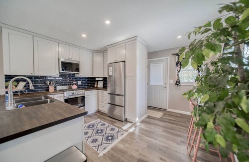 Rolla House | Stylish 2Bdrm Bungalow | Walkable + Well Equipped