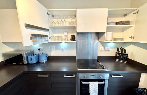 Bromley South Apartment | Stylish 2Bedrooms 2Baths, Balcony Views, Stratford, ABBA