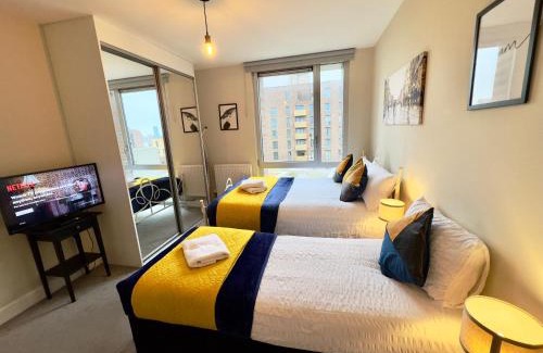 Bromley South Apartment | Stylish 2Bedrooms 2Baths, Balcony Views, Stratford, ABBA