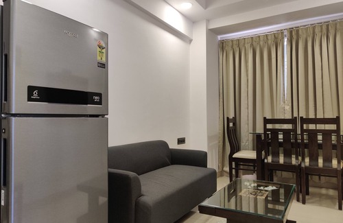 Sanpada Apartment | Stylish 2BHK with Garden View