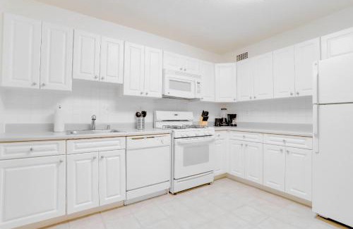 Aurora Highlands Apartment | Stylish 2BR Apartment Close to DC Attractions