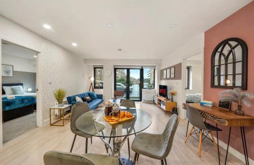 Bedford Apartment | Stylish 2BR in Bedford, Parking, Free WiFi, Gym & Cinema room