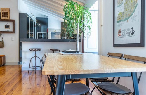 Sao Jose Apartment | Stylish 2BR Loft w/Views Av. Liberdade & Metro