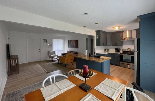 Overland Park House | Stylish 2BR Near highway/Advent Health/Dwntwn OP