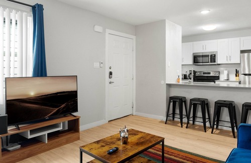 Hyde Park Apartment | Stylish 2BR Near UT 5122
