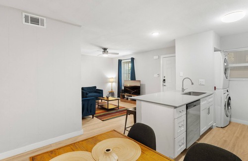 Hyde Park Apartment | Stylish 2BR Near UT 6335