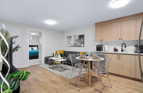 Keith House | Stylish 2BR Private Retreat in NW Calgary with easy access to Banff