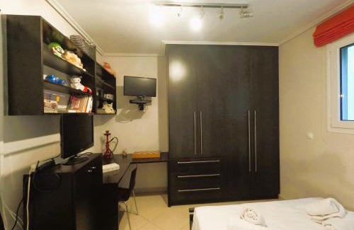 Loutraki Apartment | Stylish 2BR Semi-Basement- Cozy & Family-Friendly Retreat