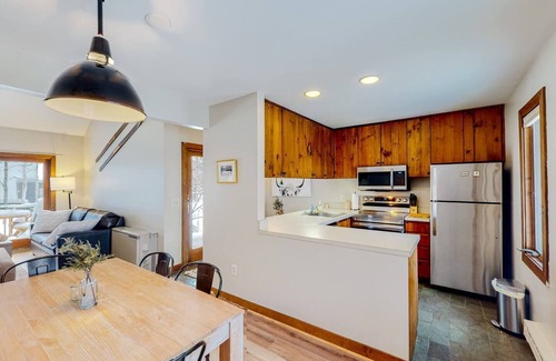 Waitsfield Apartment | Stylish 2BR w/Woodstove & Pool