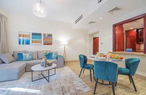 Downtown Dubai Apartment | Stylish 2BR with Balcony Near Dubai Mall & Burj Khalifa