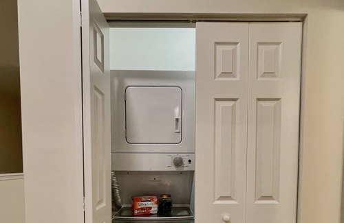 East York Apartment | Stylish (2nd Floor) Market Street Apartment
