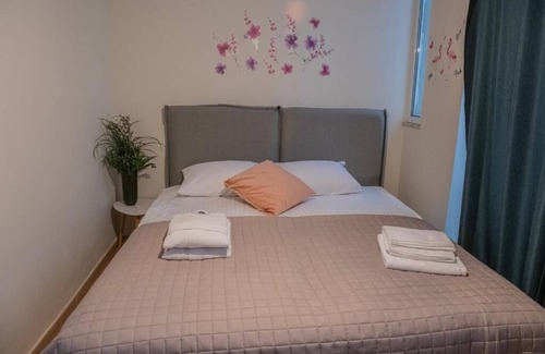 Piraeus Apartment | Stylish 3 bedroom appartment Piraeus Center next to port and metro