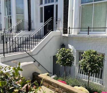 Abingdon Apartment | Stylish 3-bedroom flat in Kensington