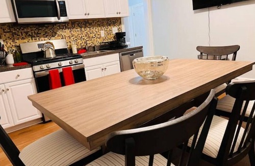 Upper Darby Apartment | Stylish 3 bedroom in Suburbs | Very Walkable Area