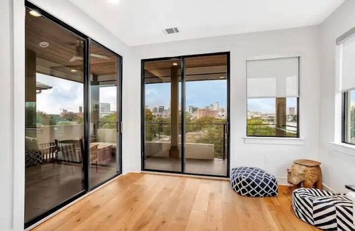 Swede Hill House | Stylish 3-Level Escape | 12 Guests | Downtown Walk