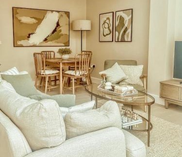 Winchester House | Stylish 3BD Townhouse in Central Winchester