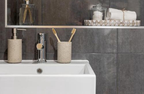 Winchester House | Stylish 3BD Townhouse in Central Winchester