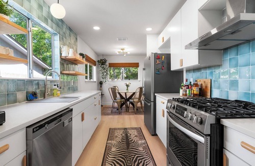 Woodstone Village House | Stylish 3BR/2BA WFH Ready, Fast Wi-Fi, Peaceful Yard—Perfect for 30+ Nights