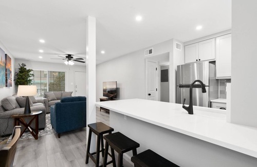 South Congress Condo | Stylish 3BR/2BA with large pool in HEART of SOCO!