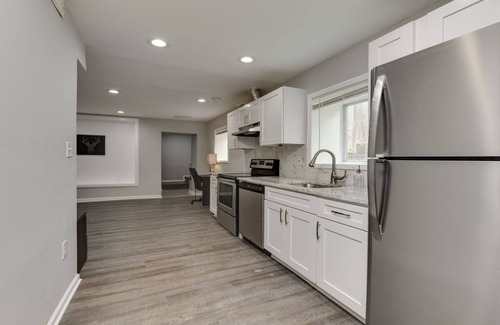 Potomac West Apartment | Stylish 3BR 3BA Colonial House by Cozysuites