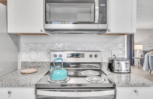 Seffner Community Alliance House | Stylish 3BR Home in Brandon—Pet Friendly, Near Disney & Beaches + Private Yard