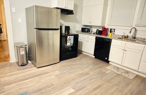 Birmingham House | Stylish 3BR Home Sleeps 8 w/Grill – Near CrossPlex & Downtown