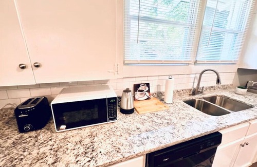 Birmingham House | Stylish 3BR Home Sleeps 8 w/Grill – Near CrossPlex & Downtown