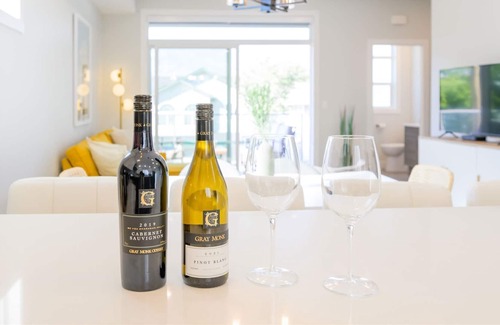 Okanagan-Similkameen House | Stylish 3BRD Townhome in Prime Location