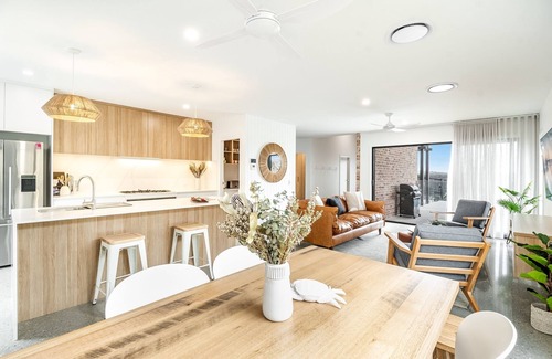 Lennox Head Apartment | Stylish 4 bedroom house with pool