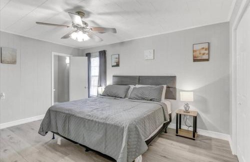 Groves House | Stylish 4 bedroom home in Groves