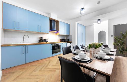 Marlborough Apartment | Stylish 4 bedroom I extended stays I contractors