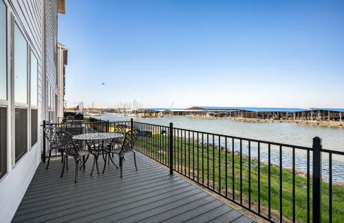 Rowlett House | Stylish 4br Lake House