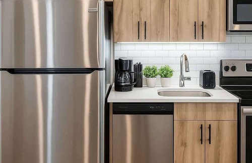 Near South Side Apartment | Stylish 4BR South Loop Home State 23-202