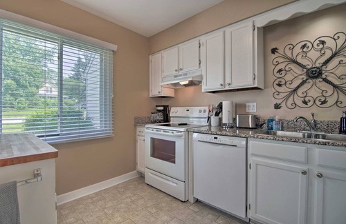 Gurnee House | Stylish 5Bd Home Near Beach & Base