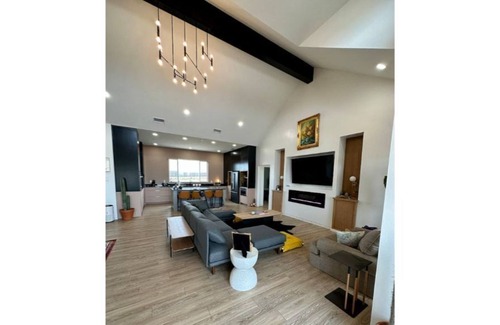 Abilene House | Stylish 5br gem w/outdoor theater and slide