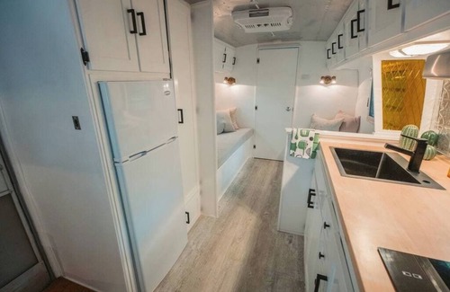 Miller Lake House | Stylish Airstream Stay | Close to Tobermory Grotto