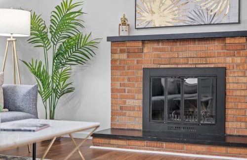 Wexford House | Stylish and Accessible Six Bedroom Home in Wexford/Pittsburg With Kids Amenities